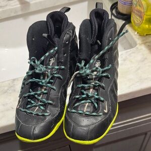 Nike foam posits shoes